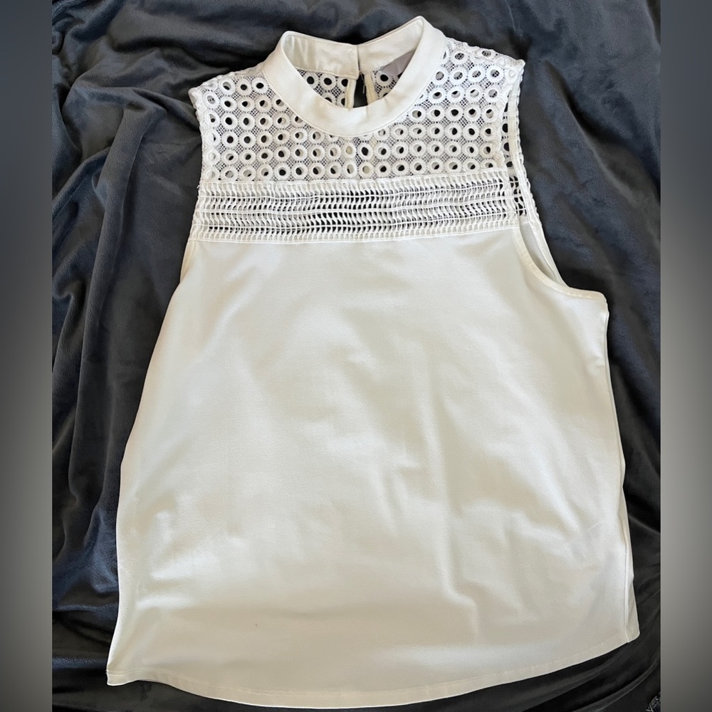 H&M women’s off white top with lace detail